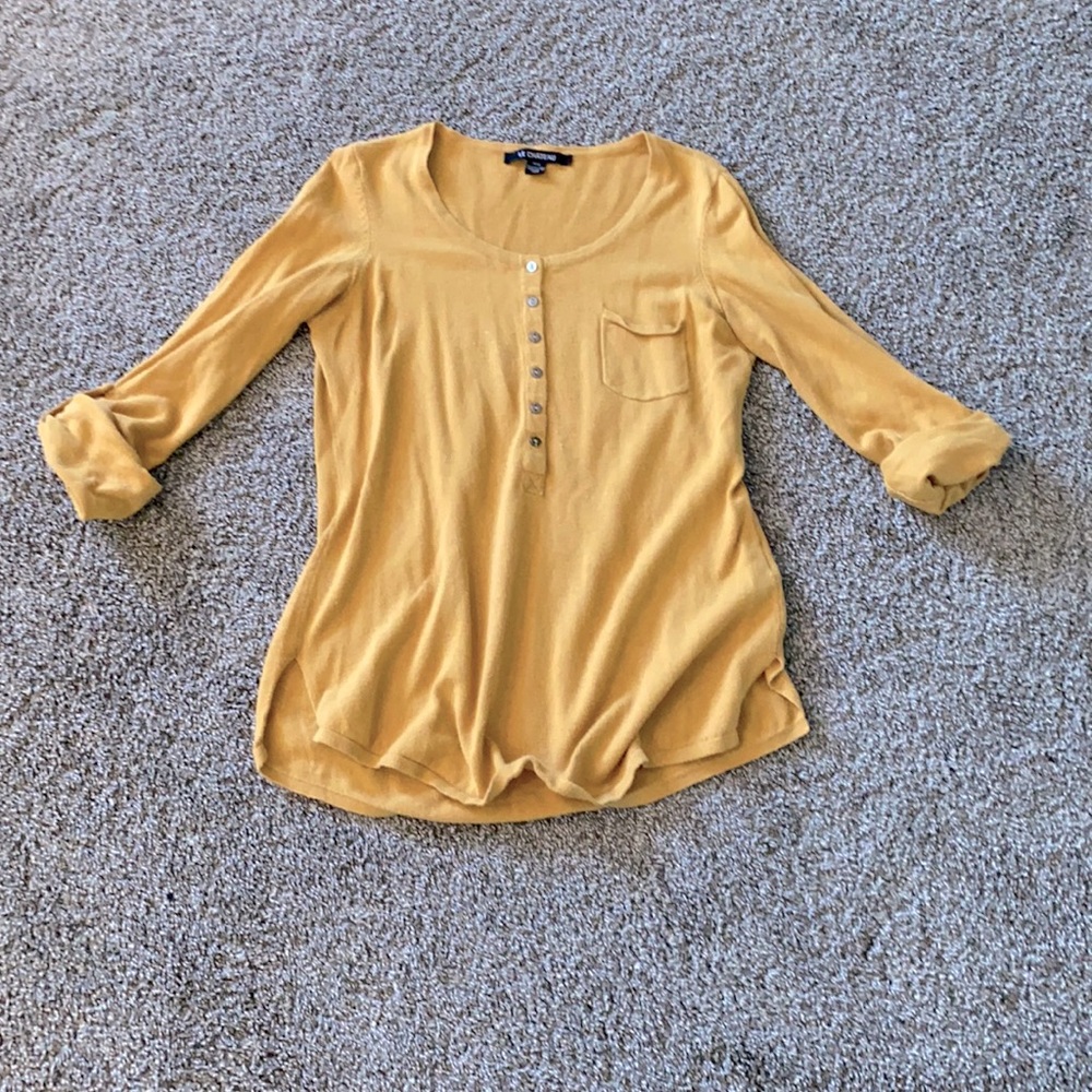 Le Chateau shirt. Size M
